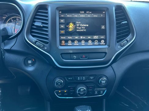 Used 2019 Jeep Cherokee Trailhawk w/ Comfort/Convenience Group image 13