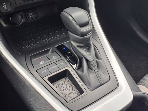 Certified 2025 Toyota RAV4 XLE FWD image 13