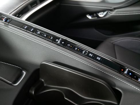 Used 2024 Chevrolet Corvette Stingray Coupe w/ 1LT RWD image 23