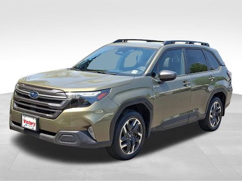 Used 2025 Subaru Forester Premium AWD/4WD image 3