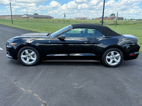 Used 2015 Ford Mustang Convertible RWD image 12