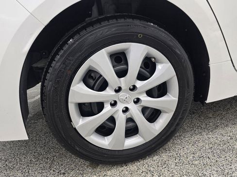 Used 2021 Toyota Corolla LE image 36