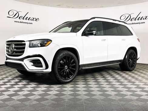 Used 2024 Mercedes-Benz GLS 580 4MATIC w/ E-Active Body Control Package image 3