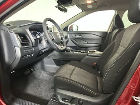 Certified 2026 Nissan Rogue SV AWD/4WD image 14