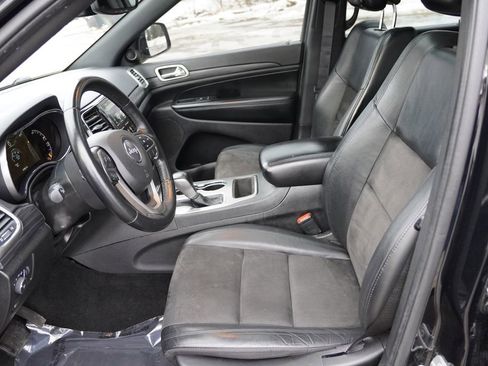 Certified 2022 Jeep Grand Cherokee Laredo X image 16