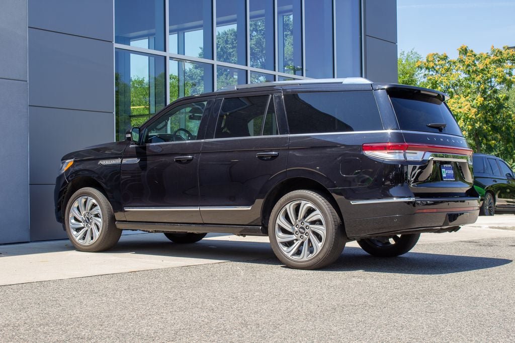Used 2024 Lincoln Navigator Reserve AWD/4WD image 8