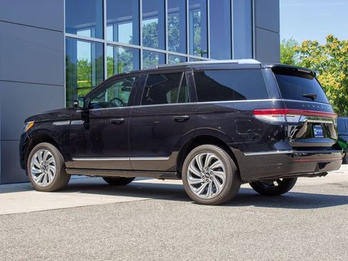 Used 2024 Lincoln Navigator Reserve AWD/4WD image 8