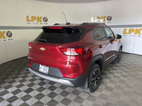 Used 2025 Chevrolet TrailBlazer LT w/ Convenience Package AWD/4WD image 3