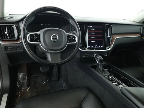 Used 2021 Volvo S60 T6 Momentum image 11
