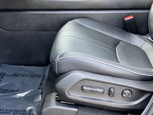 Used 2025 Honda Pilot Elite image 17