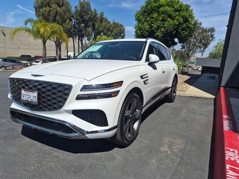 Used 2025 Genesis GV80 2.5T Prestige image 2