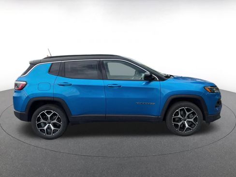 Used 2025 Jeep Compass Limited image 16