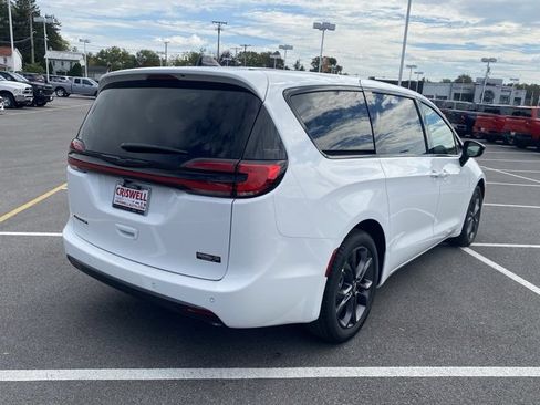 New 2026 Chrysler Pacifica Select image 8