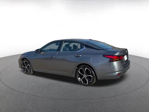 Used 2025 Nissan Altima 2.5 SR image 10