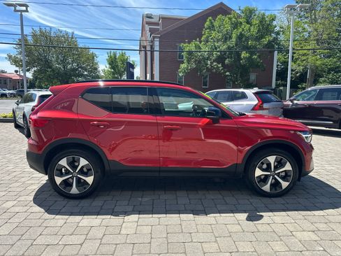 Used 2025 Volvo XC40 B5 Plus AWD/4WD image 40