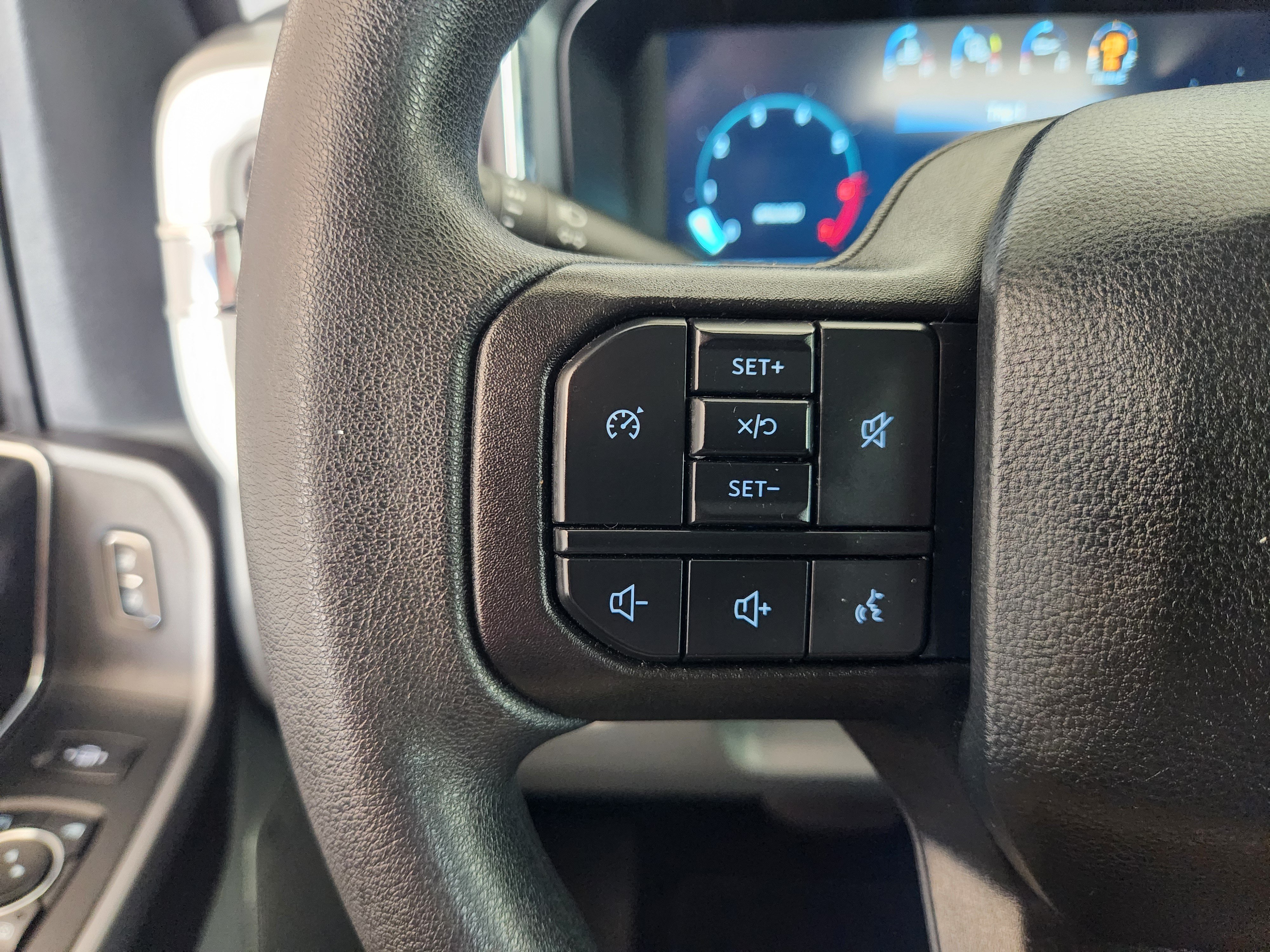 Used 2025 Ford F350 XLT w/ Black Appearance Package AWD/4WD image 28