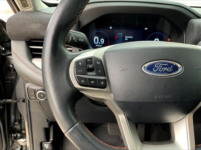Used 2025 Ford Explorer Active w/ Active Comfort Package RWD image 16