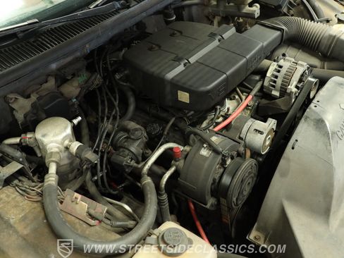 Used 1992 Oldsmobile Custom Cruiser RWD image 32