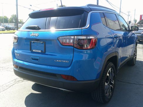 Used 2023 Jeep Compass Limited w/ Sun and Sound Group AWD/4WD image 9