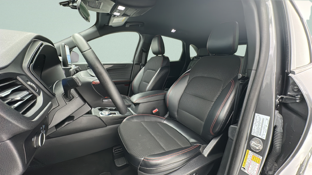 Used 2025 Ford Escape ST-Line AWD/4WD image 13