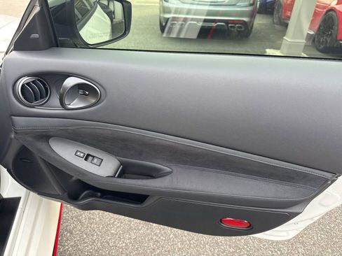 Used 2025 Nissan Z NISMO w/ Floor Mat Package image 18