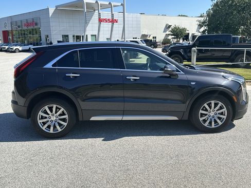 Used 2023 Cadillac XT4 Premium Luxury image 4