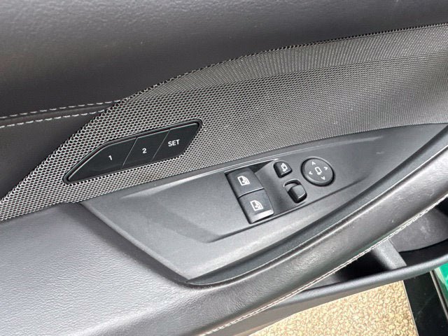 Used 2021 BMW M4 Competition w/ Executive Package RWD image 9