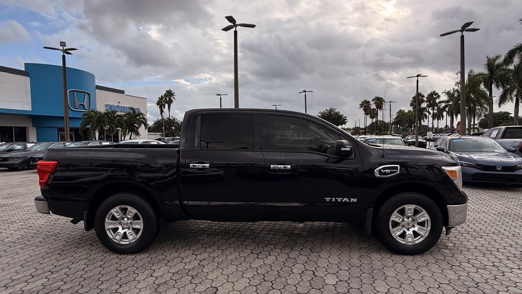 Used 2017 Nissan Titan SV RWD image 13