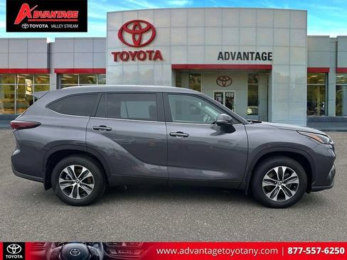 Used 2024 Toyota Highlander XLE AWD/4WD image 5