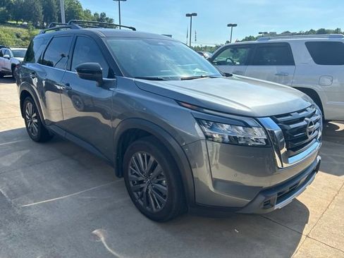 Used 2024 Nissan Pathfinder SL w/ SL Premium Package AWD/4WD image 2