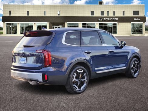 Used 2024 Kia Telluride S w/ S Sunroof Package image 3