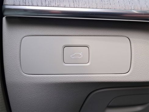 Used 2024 Volvo XC90 B5 Plus w/ Protection Package image 11