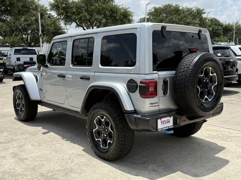 Used 2023 Jeep Wrangler Unlimited Rubicon 4xe w/ Cold Weather Group AWD/4WD image 7