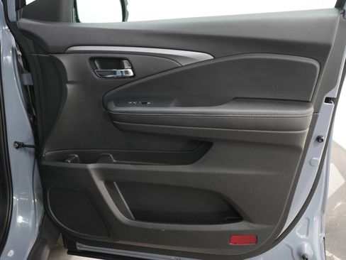 Used 2023 Honda Ridgeline Sport image 12