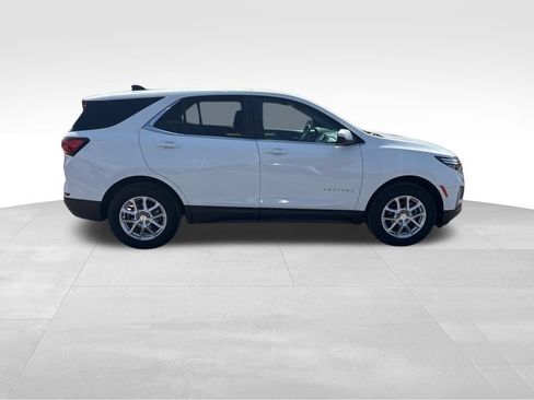 Used 2023 Chevrolet Equinox LT w/ Driver Convenience Package AWD/4WD image 8