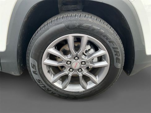 Used 2024 GMC Terrain SLT image 15