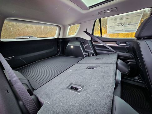 New 2026 GMC Terrain Denali w/ LPO, Floor Liner Package image 37