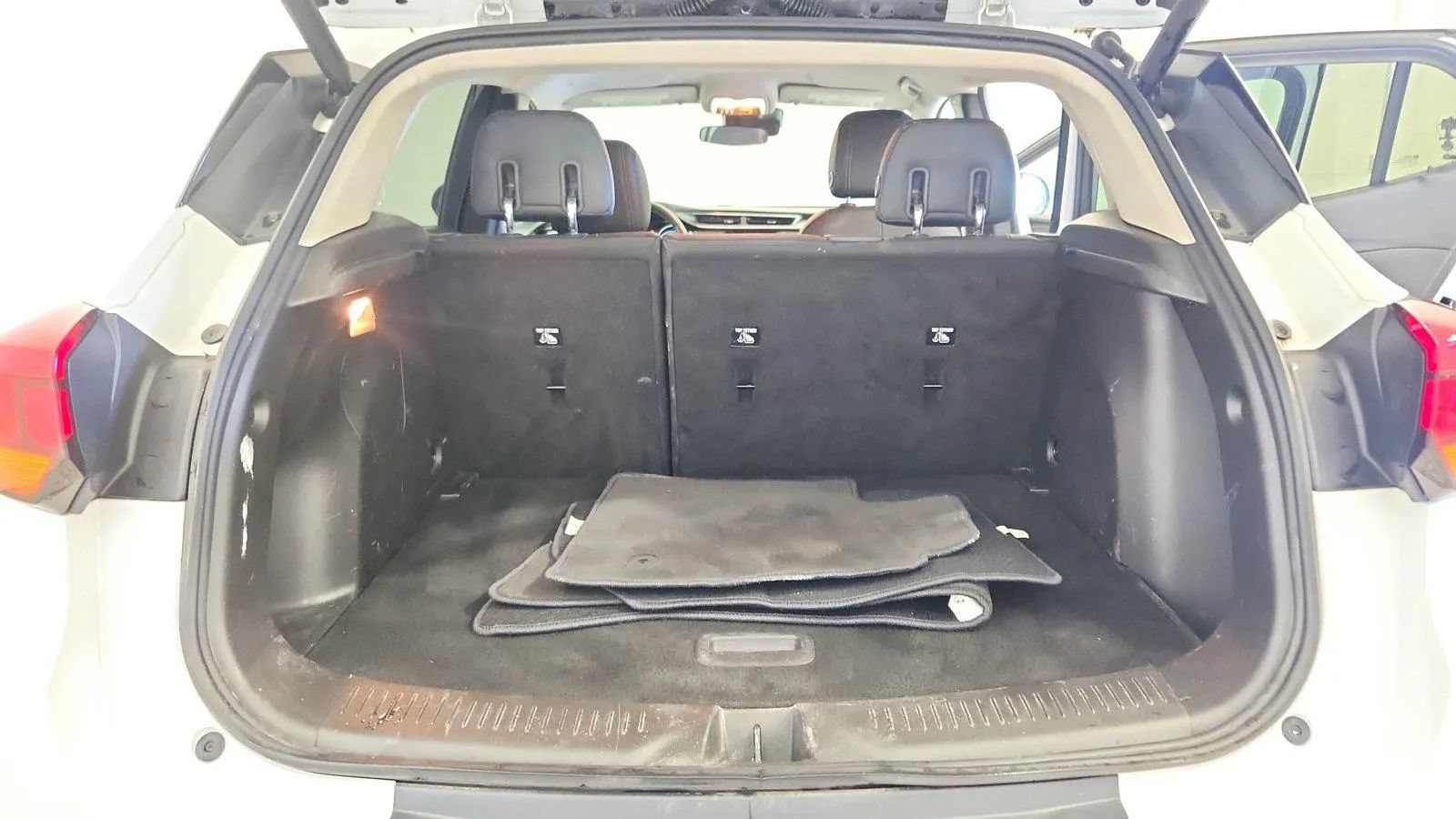 Used 2021 Buick Encore GX Select FWD image 19