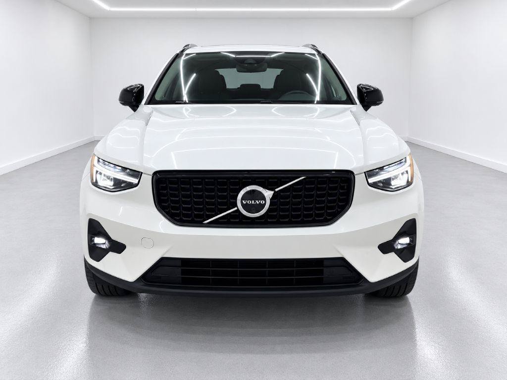 Used 2024 Volvo XC40 B5 Plus w/ Protection Package Premier AWD/4WD image 8