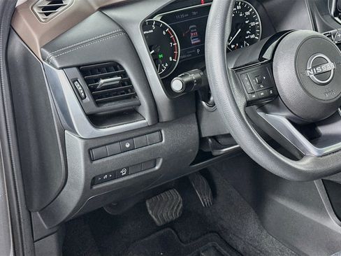 Used 2023 Nissan Rogue SV FWD image 17