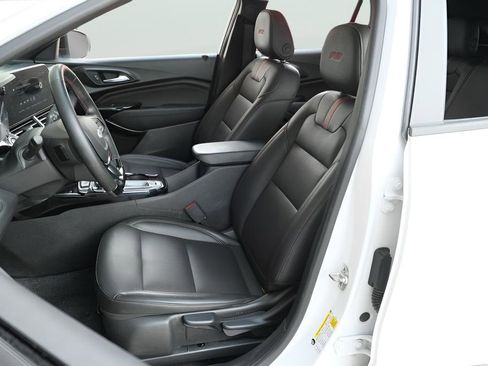 Used 2025 Chevrolet Trax RS w/ Sunroof Package FWD image 23