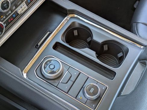 Used 2024 Ford Expedition Max XLT image 16