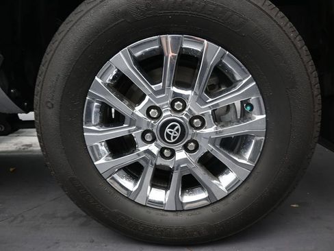 Used 2025 Toyota Tacoma Limited AWD/4WD image 10