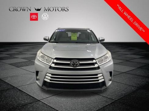 Used 2017 Toyota Highlander XLE AWD/4WD image 2