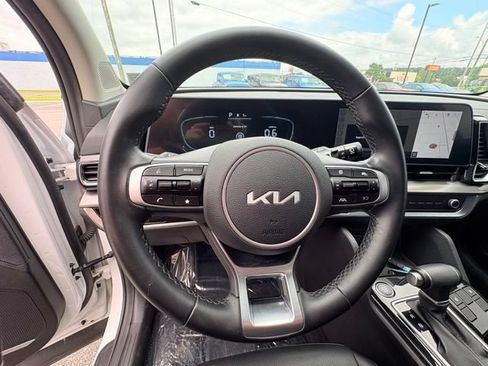 Used 2025 Kia Sportage EX w/ Premium Package FWD image 19