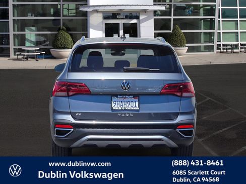 Certified 2023 Volkswagen Taos SE w/ Panoramic Sunroof Package FWD image 5