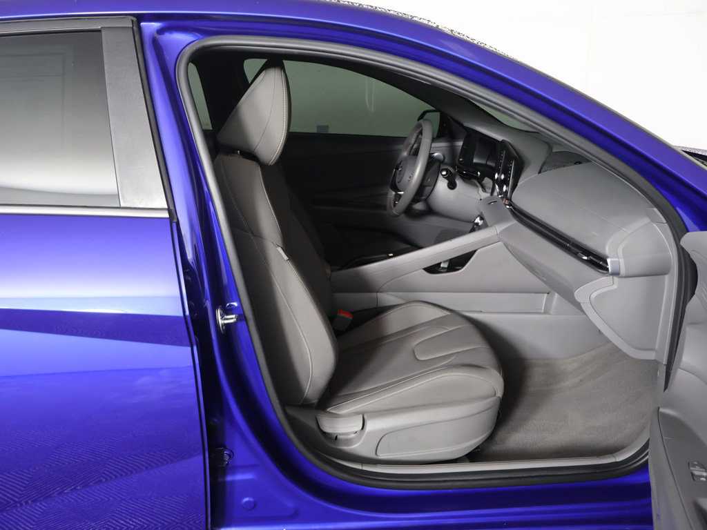 Used 2025 Hyundai Elantra Sport FWD image 27
