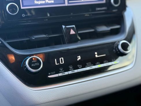 Used 2022 Toyota Corolla LE image 31