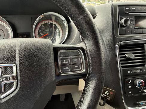Used 2017 Dodge Grand Caravan SXT FWD image 24
