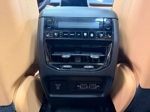 Used 2024 Jeep Grand Cherokee L Summit AWD/4WD image 24